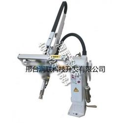 小型吹塑機與機械手 高效生產(chǎn)的黃金搭檔